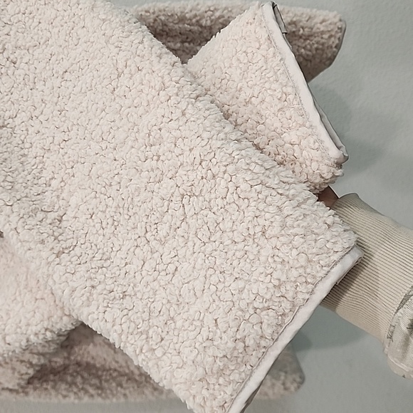 Old Navy Beige Sherpa Jacket - Picture 4 of 9